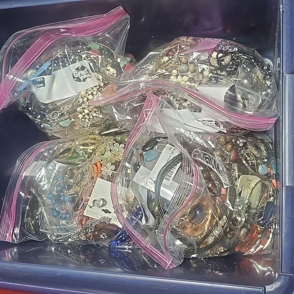 Mixed Wearable or Crafting Jewelry 2 pound box 📦 Random Lot - Picture 3 of 13